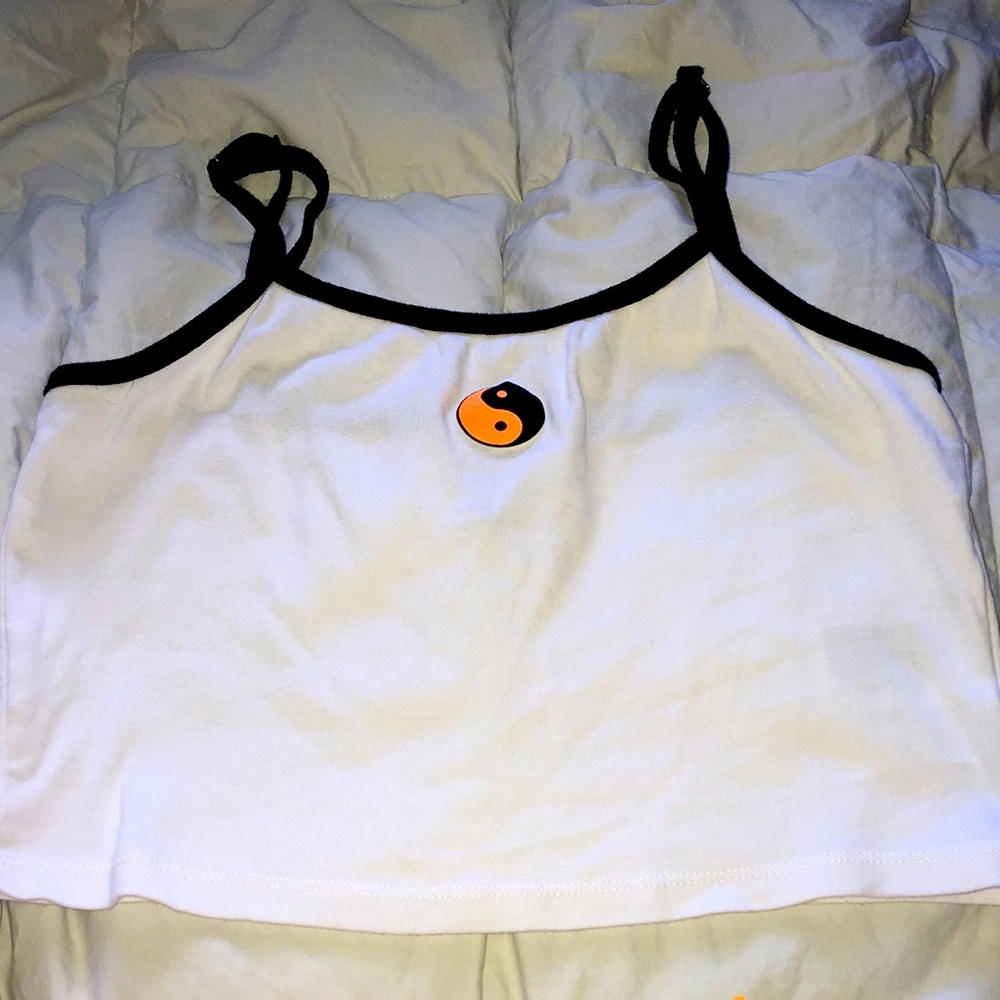 Yin Yang Medium crop tank top EUC very unique